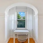 Cozy 1Br Apartment In Ashfield Easy Access To City