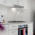 Cozy 1Br Apartment In Ashfield Easy Access To City