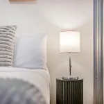 Cozy 1Br Apartment In Ashfield Easy Access To City