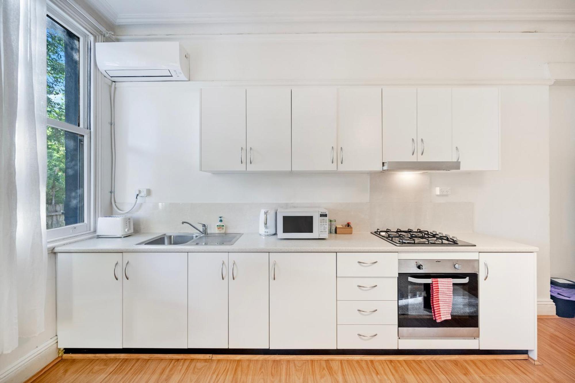 Cozy 1br In Ashfield Easy Access To Apartment *