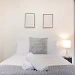 Cozy 1Br Apartment In Ashfield Easy Access To City