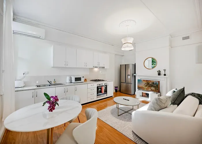 Cozy 1Br Apartment In Ashfield Easy Access To City